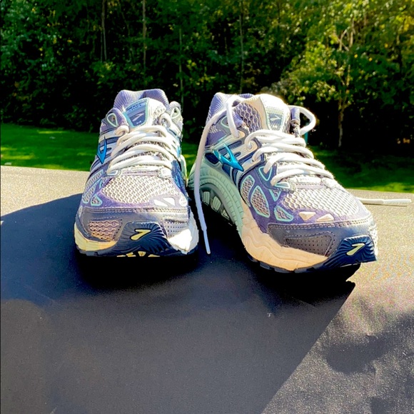 brooks ariel 14